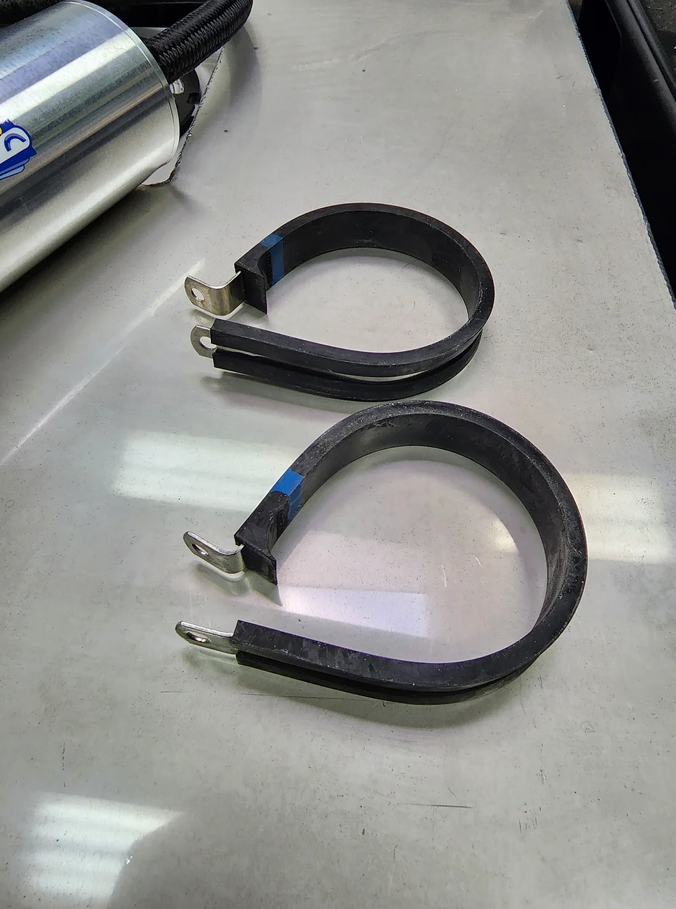 Rubber-lined stainless Dell clamp for Vapor Trapper - product view 4
